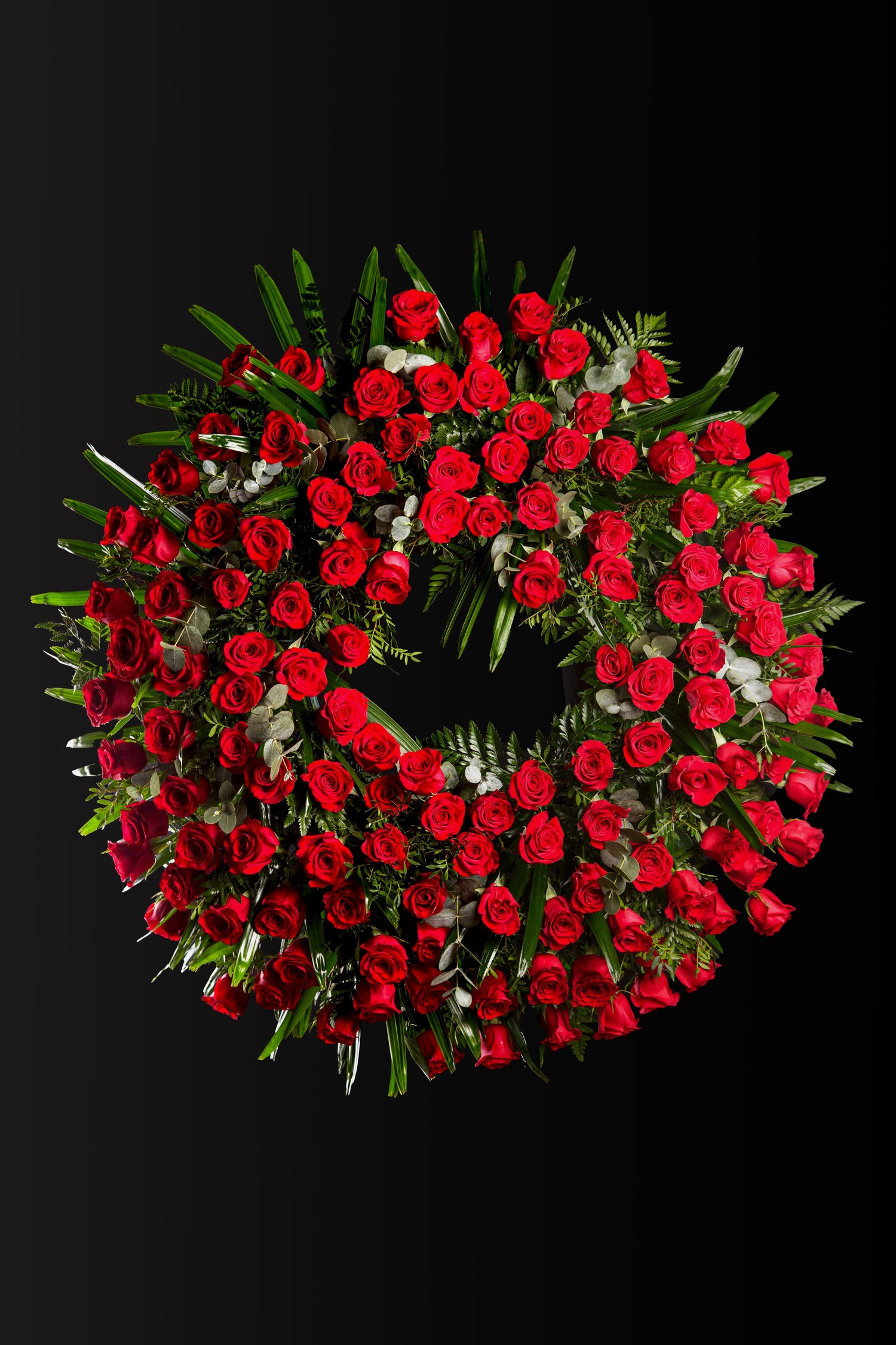 Corona fúnebre de rosas rojas